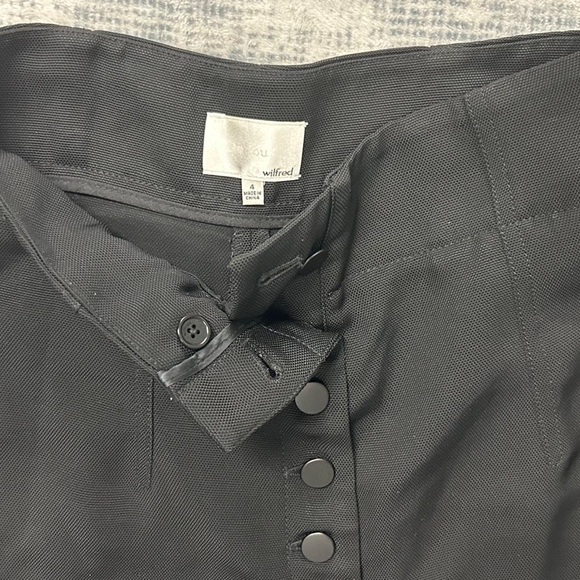 Wilfred Black High-Waisted Button Shorts - Picture 3 of 6